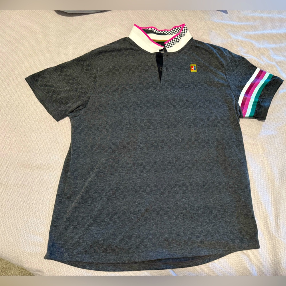 Men’s Nike Challenge Court Tennis shirt size XL. Great condition